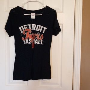 I am selling a Detroit Tigers Baseball tshirt